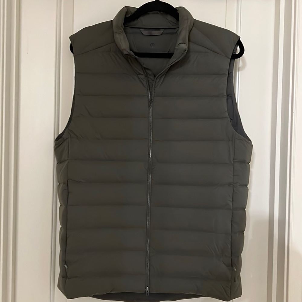 Men’s Lulu Lemon Navigation Stretch Down Vest, Better than New